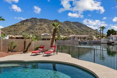 Image de Lakefront Oasis with Heated Pool and Mountain Views