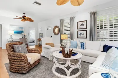 Image de Charming Delray Coastal Cottage - Steps to Beach & Atlantic Ave; Pet-friendly!