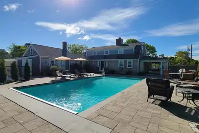 Image de Family Oasis w/ Heated Pool, 4-bedrm house in South Yarmouth, Steps from beach