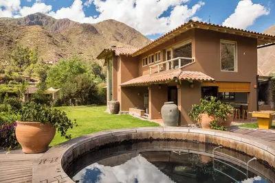 Image de Luxurious 4-bedroom house in delightful Urquillos Huayllabamba with WiFi