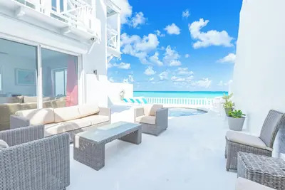 Image de Charming 3-bedroom Ocean Front House - Private Pool - Gated Community