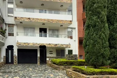 Image de Spacious 3br in Central Medellín • Home Theater • Near Laureles & Poblado\n
