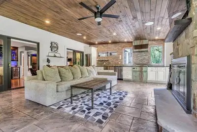 Image de Estate Retreat in Toms River on Serene Brook with Private Island