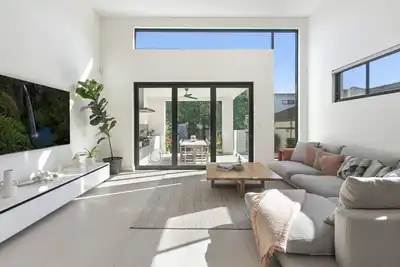 Image de Designer Family Retreat with Pool Next to Cronulla
