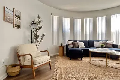 Image de 3bd 2ba Apt W/Pool and Gym in Marina Del Rey!