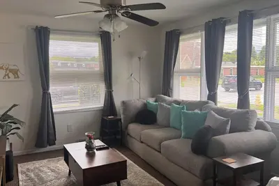 Image de 2-bedroom apartment in brilliant Erie with WiFi, Ac