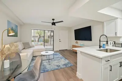 Image de 2br Gem+2Bd+70\"SmartTV+FreeParking