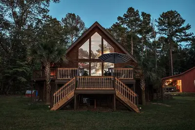Image de Lakefront log cabin
