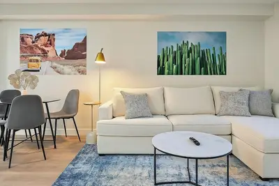 Image de 2br+70\"Tv+2Bd+2Bath+Pool+10minOldTown