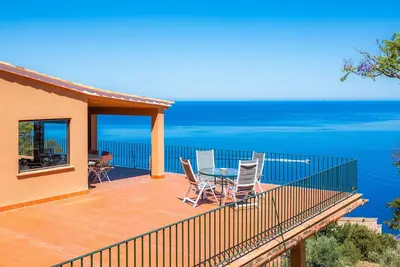 Image de Villa with wi-fi and stunning sea views.