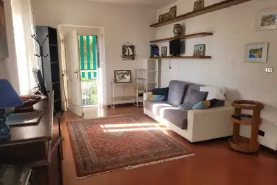 Image de Appartement 'Luca Via Gavazzo 18' avec vue sur mer et jardin partagé