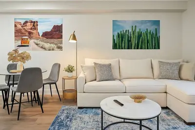 Image de 3Bed | 2br | 2Bath | 70” Smart Tv | 10min Old Town