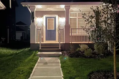 Image de Cozy modern suite with private entry