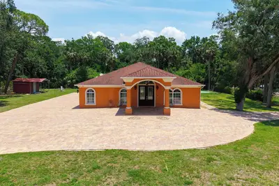 Image de Marble Luxe - Comfy Retreat - Massive Yard