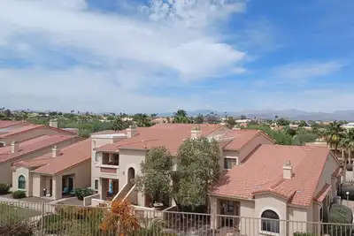 Image de Bright, quiet condo in Fountain Hills with mountain views! Brand new on Vrbo