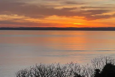 Image de Beachfront apartment with spectacular ocean views.
