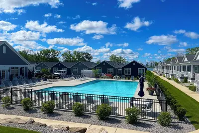 Image de Pool View Home W/Porch Clubhouse Sauna Lake Erie!