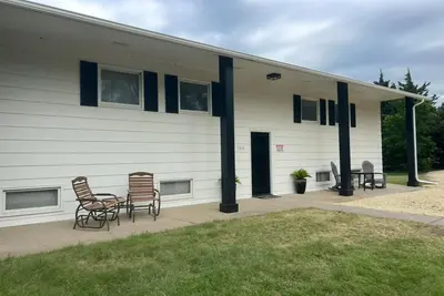 Image de Spacious Lakehouse-2 mi from Curtis Creek at Milford Lake! -Huge Peaceful Yard