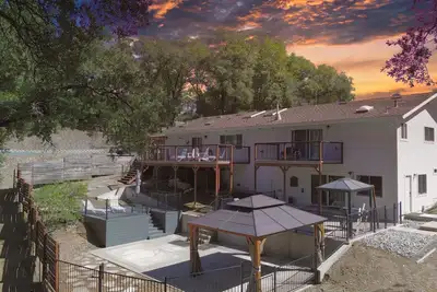 Image de Luxurious 4-bedroom house on 4. 4 acres in delightful Auburn