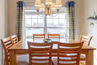 Image de Ground Level Condo Bright Clean Pool Tennis Parking