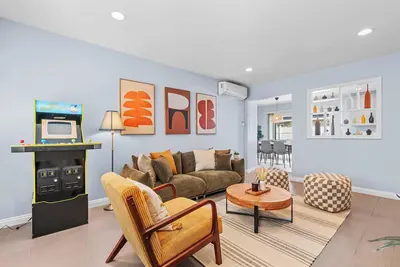 Image de Spacious 4-bedroom house with WiFi, Ac in serene Midway City
