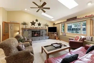 Image de 3 Yellow Rail, Cute! Hot Tub, Ac, Sharc