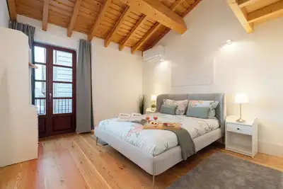 HostWise - Stylish and Modern Flat