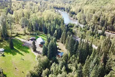Image de Telkwa River Lodge - Rural riverfront property