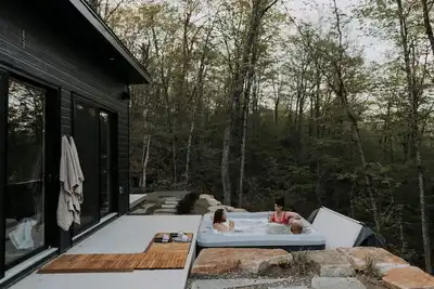 Image de Forest Refuge | Fire • HotTub • Tremblant 15 min