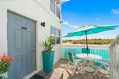 Image de Poolfront + Beachfront Bliss!