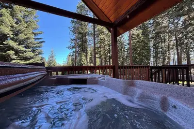 Image de Hot Tub! Mountain Lake Cabin 33