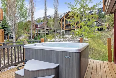 Image de Kicking Horse Gem for 6 | Near Gondola + Hot Tub