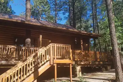 Image de Charming Pinetop Cabin 3 beds & 2 baths, a loft with WiFi, W/D, Large Deck