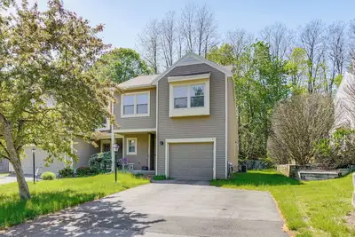 Image de Apt within Townhome: Albany Estate w/ Yard Access