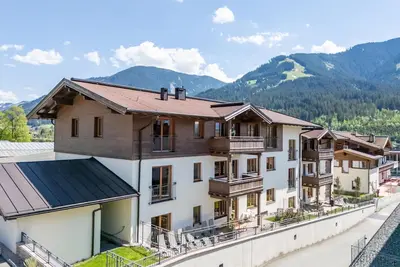 Image de Logement avec spa près de la télécabine