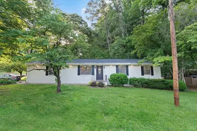 Image de Golf Course View Home Near Midtown, Downtown, Mercedes-Benz Stadium, and Airport