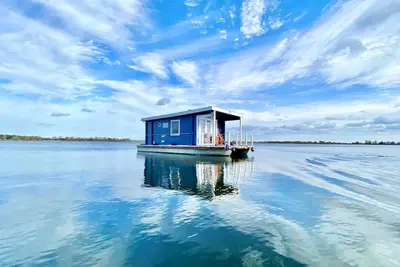 Image de Péniche 'Bunbo 1000' avec vue sur le lac
