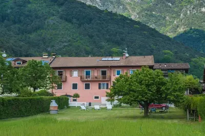 Image de Appartement à Mezzolago avec Vue sur le Lac Ledro
