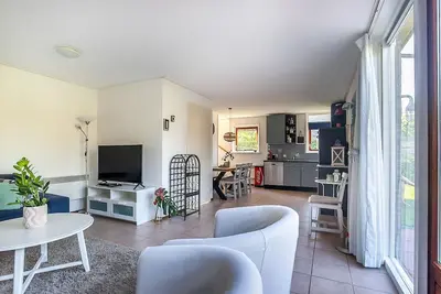 Image de Maison à Grou avec Jacuzzi et Terrasse