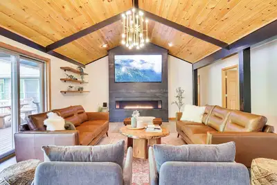 Image de Expansive Evergreen Estate by Lake Wallenpaupack-12bd 7ba- 2 Pools- Sauna& Spa