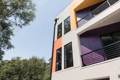 Image de Turf Rooftop w Games and more in Heart of Wilmington! Rent Multiple or One Unit! Unit C