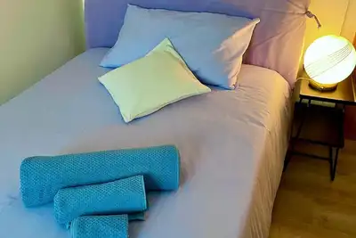Image de Two Private Rooms: with 1 room, with 2 rooms. Kitchen Living Room Parking