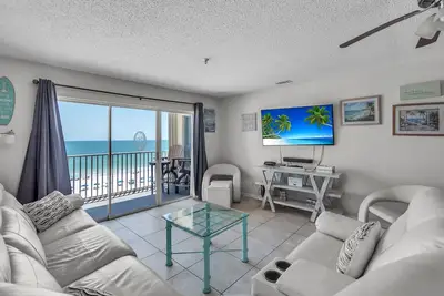 Image de 🌴Beachfront Condo🐬Sea Breeze 503🌞Private Balcony facing Beach☀