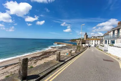 Perfectly located to enjoy breathtaking sea views of Porthleven beach  & harbour