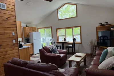 Image de Waterfront legacy farm cottage house with WiFi, Ac in lovely Eau Claire