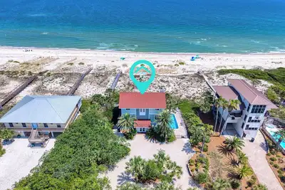Image de Island Escape ~ Beach front, Private Pool, Pet-Friendly, Fully Renovated!