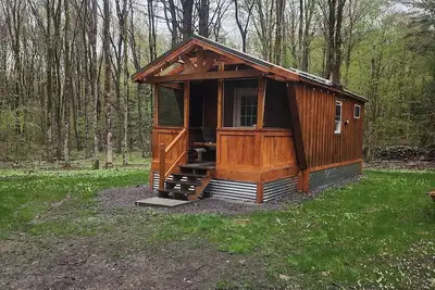 Image de Deja Yu- Off Grid Forest Glamping Getaway - 1 Bedroom Cabin & detached Bathroom