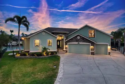 Image de Apollo's Anchor: Waterfront Stay w/ Pool & Game Room