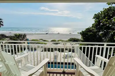Image de Direct Beachfront Condo with 2 Bedrooms and Pool in Beautiful Indian Rocks Beach