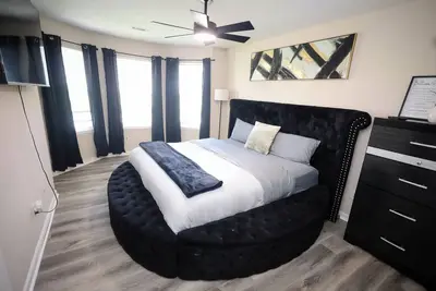 Image de Charming 3-bedroom building in Union City. 10 minutes away from the airport